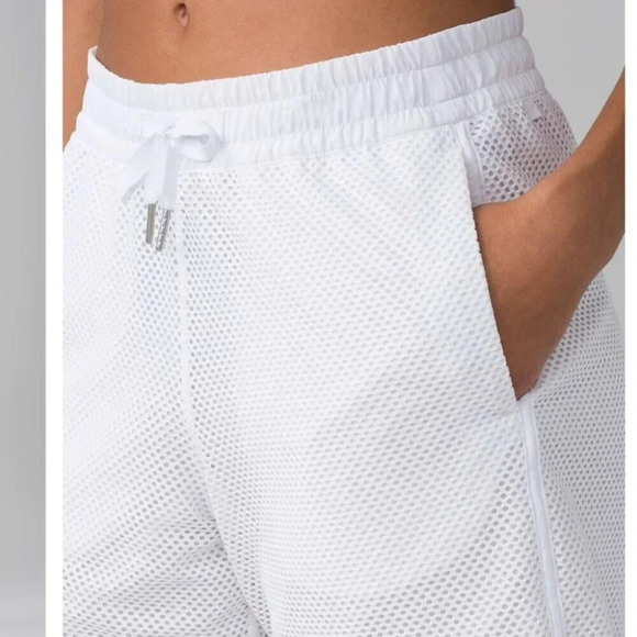 Lululemon Mesh On Mesh Short 5" White Size  6 - Picture 4 of 7